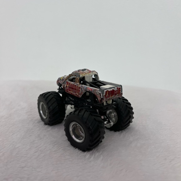 Hot Wheels Monster Jam Truck “Zombie” - Picture 3 of 3